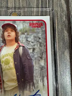 2018 Topps Stranger Things Gaten Matarazzo Dustin Henderson Auto Autograph - Image 4