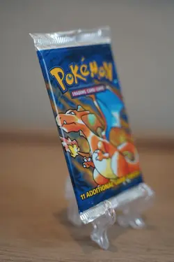 Pokemon TCG Base Set Unlimited Booster Pack Charizard Art WOTC Sealed - Image 2