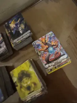Cardfight Vanguard TCG Lot - 500 cards - 5 Foils - NM clean. - Image 4