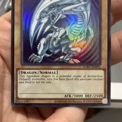Blue-Eyes White Dragon LCKC-EN001 (Version 2) ULTRA RARE NM FREE SHIPPING+Bonus! - Image 5