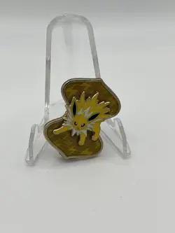 Pokemon Jolteon Eevee Evolutions Pin & Coin - VMAX Premium Set - Image 1