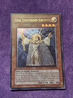 1x Yugioh Lyla, Lightsworn Sorceress LODT-EN019 Ultimate Rare 1st MP Euro Print - Image 1