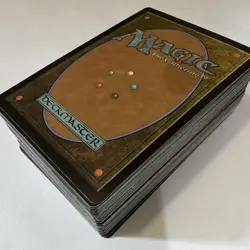 Wizards of the Coast Magic: The Gathering Mixed Card Lot with Deck Box, English - Image 2