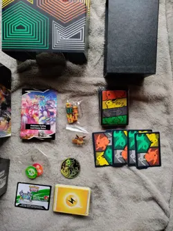 Pokemon Center Elite Trainer Box Umbreon Leafeon ETB OPENED NO PACKS - Image 3