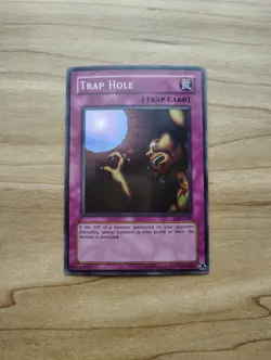 Yu-Gi-Oh! - Trap Hole - Super Rare / Holo - LOB-E046 - Image 1