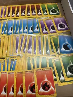 Over 100 ereader energies from expedition and more NM-DMG Vintage pokemon cards - Image 3