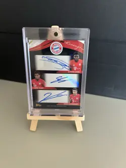 Bayern Munich Lineage Triple Auto /10 Lewandowski - Image 1