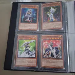 MINT 1996 Yu-Gi-Oh! Vintage Binder + 100 Card Collection - Yugi & Dark Magician - Image 3