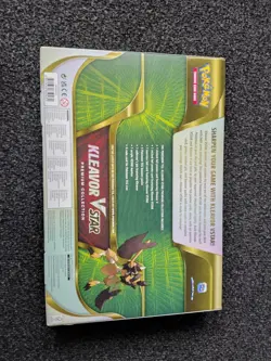 Pokemon TCG: Kleavor VSTAR Premium Collection - Image 3