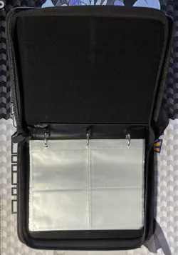 Pokemon TCG 4-pocket Pikachu Binder - Image 3