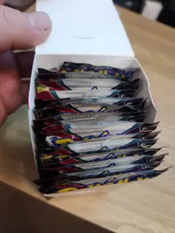 Pokemon TCG – Scarlet & Violet Base Set Half Booster Box 18 Packs, Not sealed - Image 3