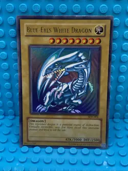 Yugioh Blue-Eyes White Dragon SDK-001 Damaged - Image 1