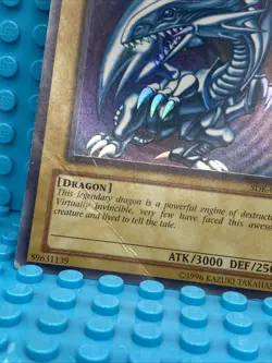 Yugioh Blue-Eyes White Dragon SDK-001 Damaged - Image 3