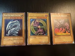 Yu-Gi-Oh! 3-Card Lot Blue-Eyes SDK-001, Dark Magician SDY-006, Red Eyes SDJ-001 - Image 1