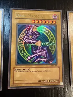 Yu-Gi-Oh! 3-Card Lot Blue-Eyes SDK-001, Dark Magician SDY-006, Red-Eyes SDJ-001 - Image 3