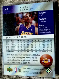 KOBE BRYANT 2006 07 UPPER DECK REFLECTIONS GOLD LAKERS #44 - Image 2