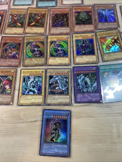 Vintage Yu-Gi-Oh Card Holo Lot of 24 Cards 1996 Konami - Image 3