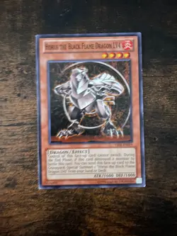 Horus The Black Flame Dragon LV4 - YSKR-EN019 - Common - Unlimited - LP - Image 1