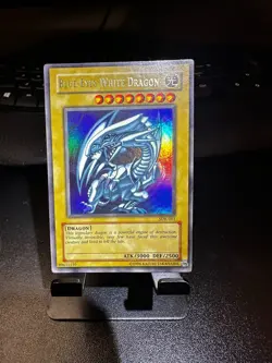 Yu-Gi-Oh! Blue-Eyes White Dragon -SDK-001- Ultra Rare- Unlimited DAMAGED - Image 1