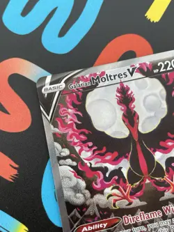 Pokemon TCG Galarian Moltres V Chilling Reign Full Art Holo Card 176/198 - Image 3