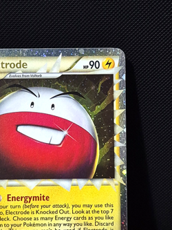 Electrode 93/102 Holo Prime Triumphant Ultra Rare Pokemon Card NM - Image 2