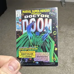 MTG | Marvel Super-Heroes | Doctor Doom | M 0394 | Borderless Foil | NM - Image 1
