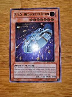 B.E.S. BEDECKTER KERN Ultimate Rare SOI-DE013 Deutsch Yugioh - Image 1