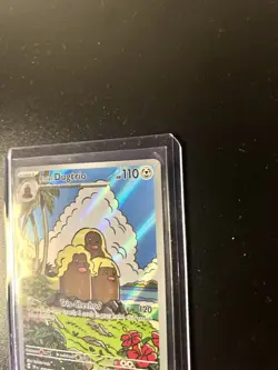 Alolan Dugtrio Holo Illustration Rare Card 208/191 SV08 Surging Sparks - Image 3