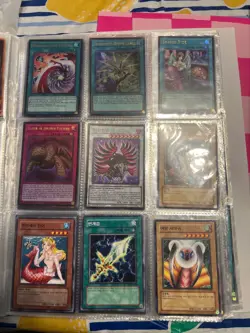 Yugioh Collection Binder Lot Full of HOLOS + Blue Eyes Stucture Deck - Image 5