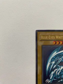 Yugioh Blue-Eyes White Dragon SDK-001 Unlimited Ultra Rare WAVY - Image 3
