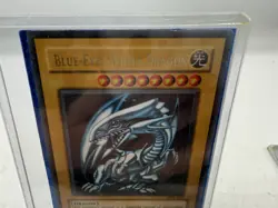 VINTAGE YU-GI-OH 1996 BLUE EYES WHITE DRAGON SDK-001 CARD YUGIOH - Image 3