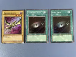 Yu-Gi-Oh! 3x LOB Drachenfluch - Schwarzes Loch - Dark Hole Super Rare DE EN 2002 - Image 1