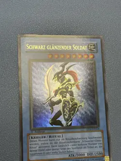 Yu-Gi-Oh! Schwarz Glanzender Soldat SYE-DE024 1.Auflage (1st Edition) Ultra Rare - Image 2