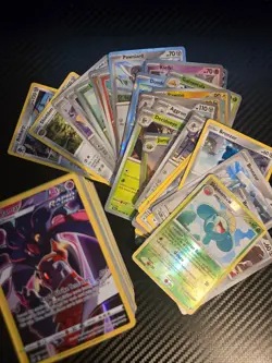Lot of 200+ Random Pokemon Cards. - Image 1