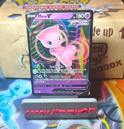 The Pokemon Company Mew V 113/264 Fusion Strike Holo English 180 HP 2021 - Image 1