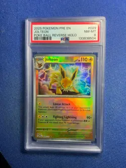 2025 POKEMON PRE EN-PRISMATIC EVOLUTIONS POKE BALL REVERSE HOLO JOLTEON PSA 8 - Image 1