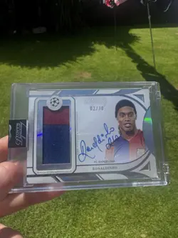 Topps Dynasty Ronaldinho Barcelona, Match Worn Patch & On Card Autograph /10 - Image 1