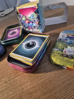 Pokemon TCG Bulk Energy Cards 200+ Mixed Lot Mostly English + Tin Storage - Image 4