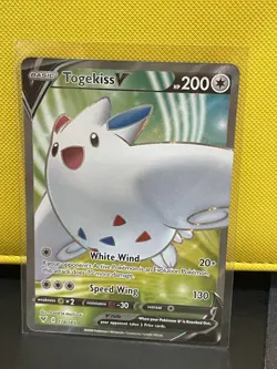 Pokemon TCG Togekiss V 140/185 Ultra Rare SWSH04: Vivid Voltage Near Mint - Image 1