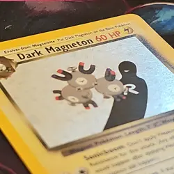 Wizards of the Coast Dark Magneton 11/82 Team Rocket Holo Rare Eng 2000 HP60 - Image 2