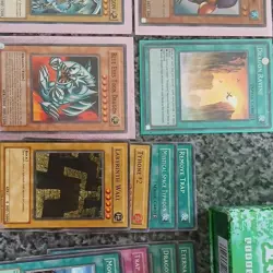 Yu-Gi-Oh! TCG 17-Card Lot Blue-Eyes White Dragon 1st Ed + Ultra PRO Vault - Image 3