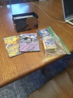 Pokemon Lot of 549 Cards and other accessories. good condition. - Image 1