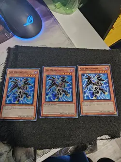Yugioh - Axe Dragonute SDDC-EN008 LP/NM 1st ed Common x3 - Image 1