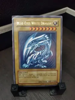 Konami Yu-Gi-Oh! TCG Blue-Eyes White Dragon SDK-001 Ultra Rare Eng Unl - Image 1