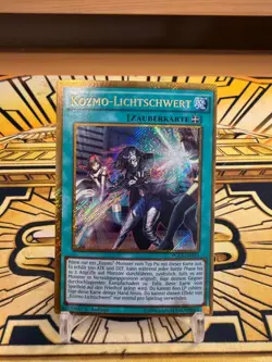 Yugioh Kozmo Lichtschwert Gold Secret Rare PGL3-DE033 - Image 1