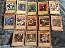189 VINTAGE 1996 1ST EDITION YU-GI-OH TRADING CARDS w/STORAGE TIN - Image 3