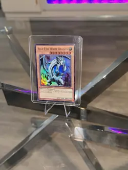 Blue-Eyes White Dragon Ultra Rare Mint Condition LCKC-EN001 - Image 4