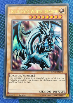 BLUE-EYES WHITE DRAGON LCKC-EN001 Ultra Rare 1st Edition Near mint - Image 1