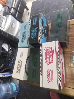Pokemon TCG Bulk Cards + ETB Storage Boxes 1,000+ Cards Holos/Reverse & Extras - Image 1