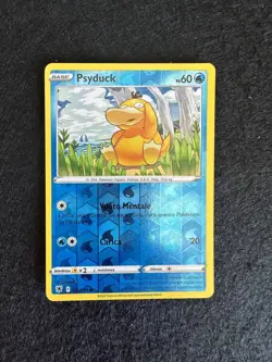 PSYDUCK 028/189 REVERSE LUCENTEZZA SIDERALE SPADA E SCUDO CARTA POKEMON ITA - Image 1